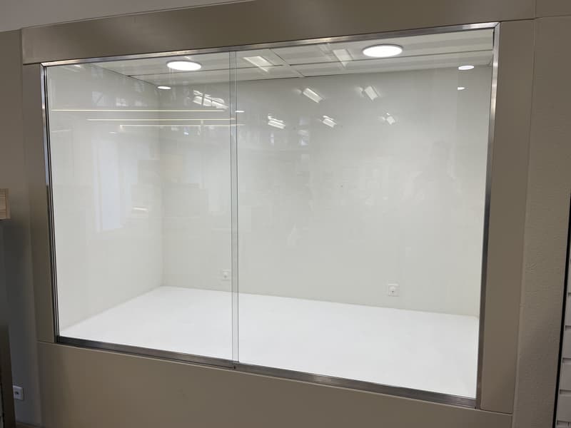 Helle Innenvitrine an bester Lage (3)