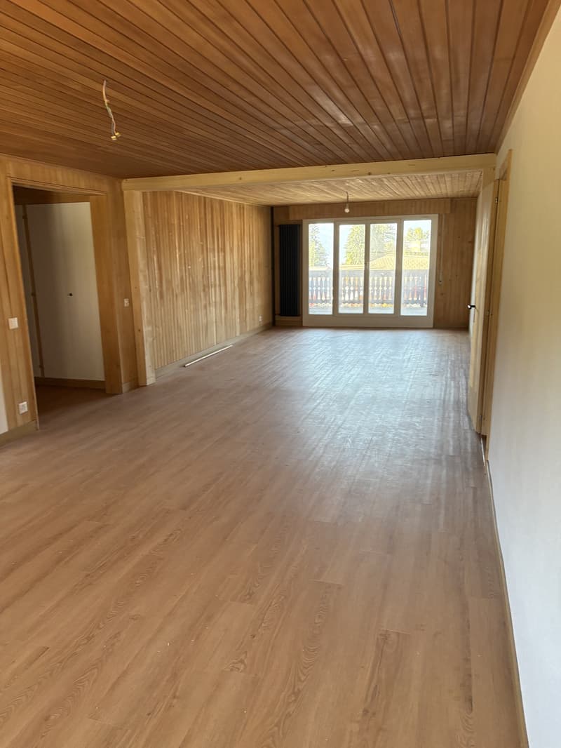 Villars-sur-Ollon au coeur du Village dans immeuble Poste et gare (7)
