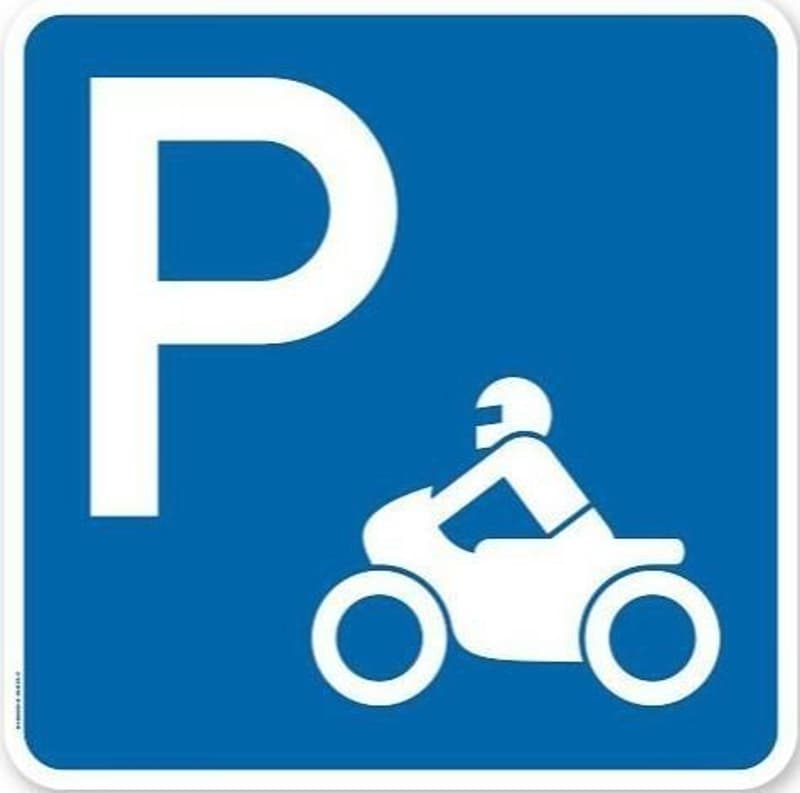 Motorradparkplatz in Tiefgarage (1)
