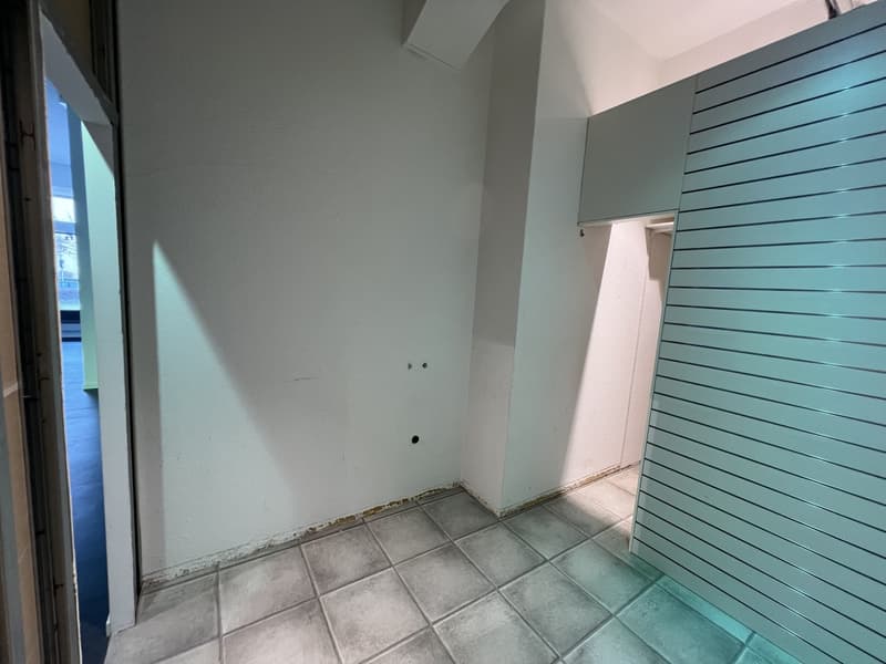 Free commercial space in district 12 for rent (6)