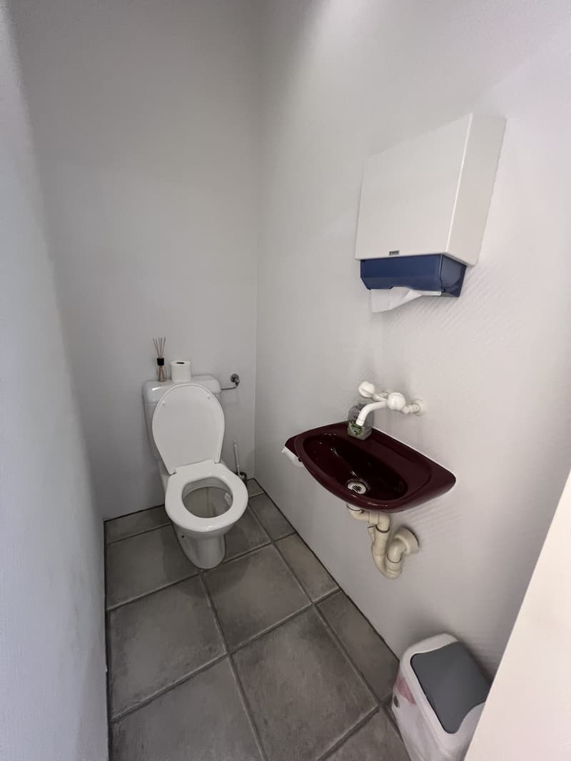 Free commercial space in district 12 for rent (5)