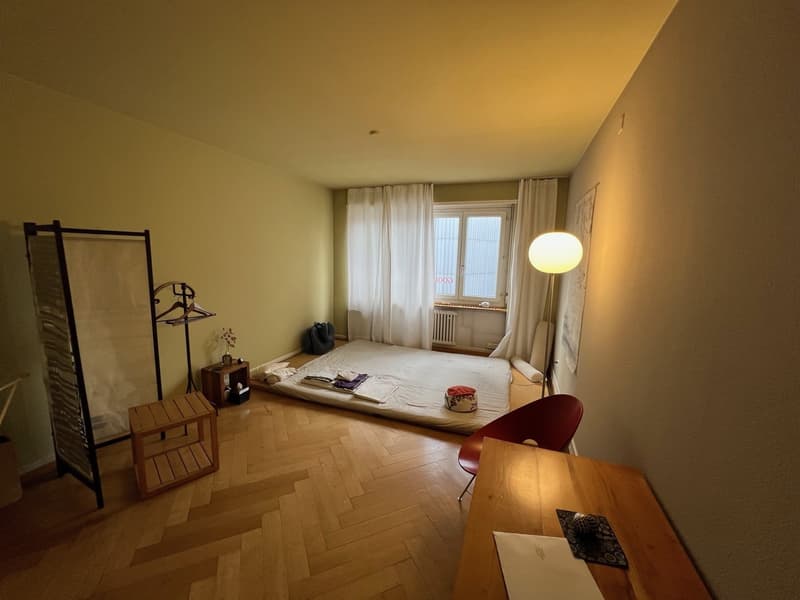 Zimmer links von Wohnzimmer