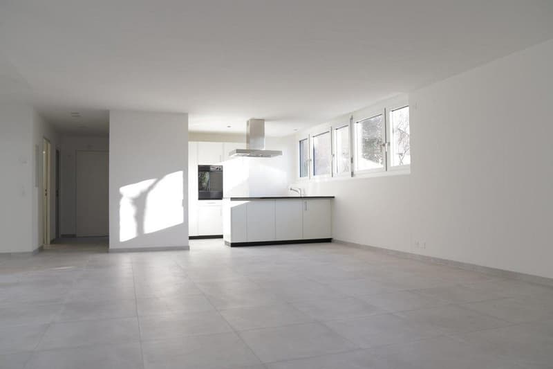 Exklusive 3.5-Zimmer-Wohnung mit Loggia/Sitzplatz (2)