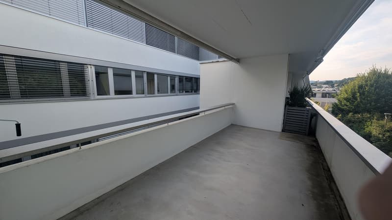 Exklusive 3 1/2-Zimmer-Wohnung mit Loggia (6)