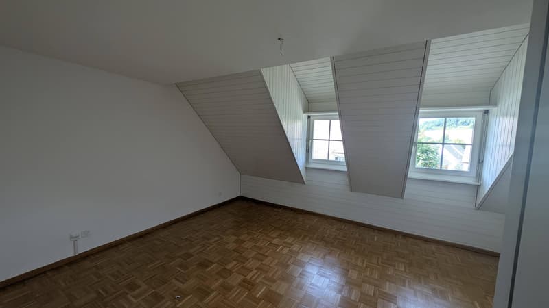 5.5-Zimmer-Maisonettewohnung mit Loggia im Herzen von Giebenach (8)