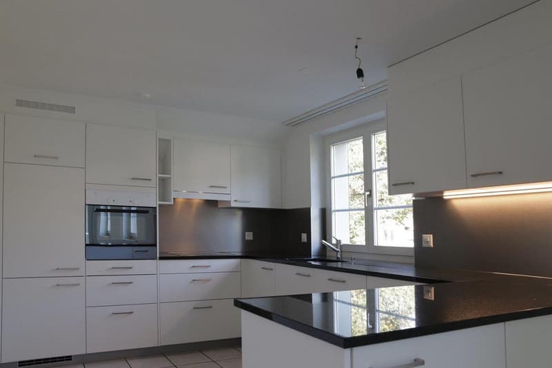 5.5-Zimmer-Maisonettewohnung mit Loggia im Herzen von Giebenach (2)