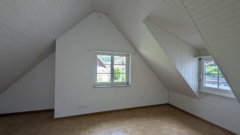 5.5-Zimmer-Maisonettewohnung mit Loggia im Herzen von Giebenach (7)