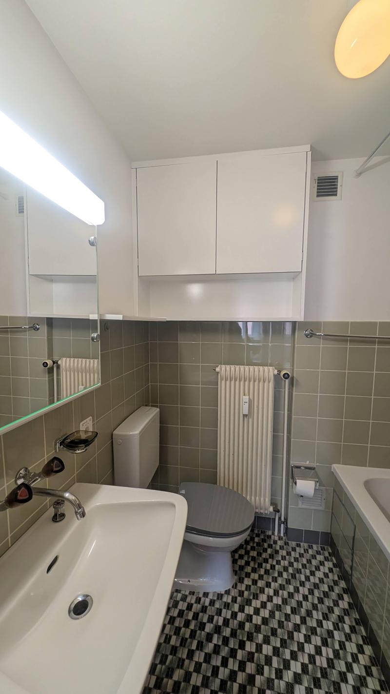 Charmante Dachwohnung mit Cheminée und verglastem Balkon (6)