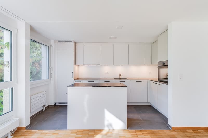 Moderne Wohnung mit zwei Sitzplätze (2)