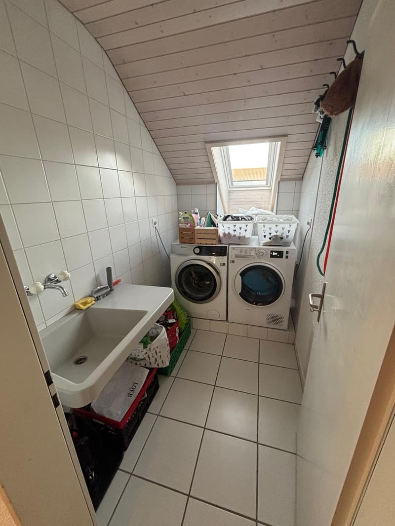 Helle und grosszügige 4-Zimmer-Dachwohnung (8)