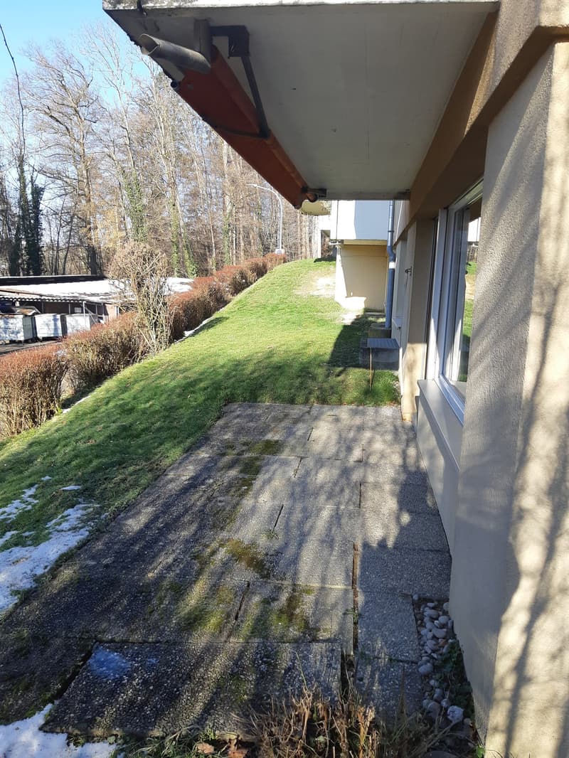 grosszügige 2.5-Zimmerwohnung mit Gartensitzplatz (7)