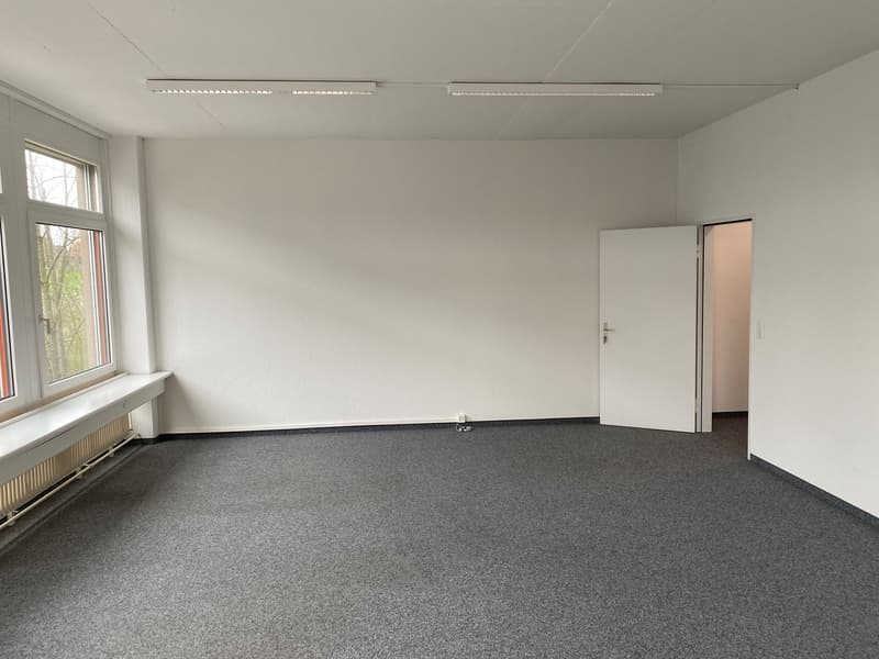 praktische Büroräumlichkeiten zu vermieten (6)