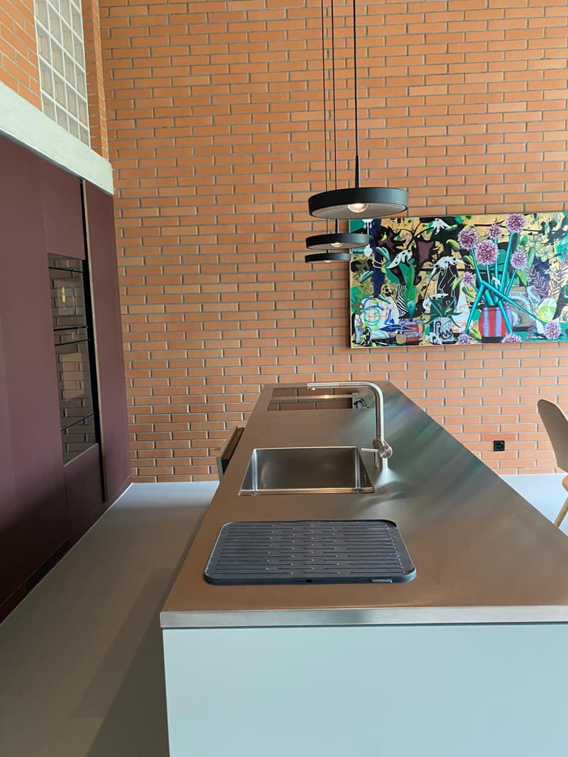 Loft arredato con stile unico in un edificio storico (4)