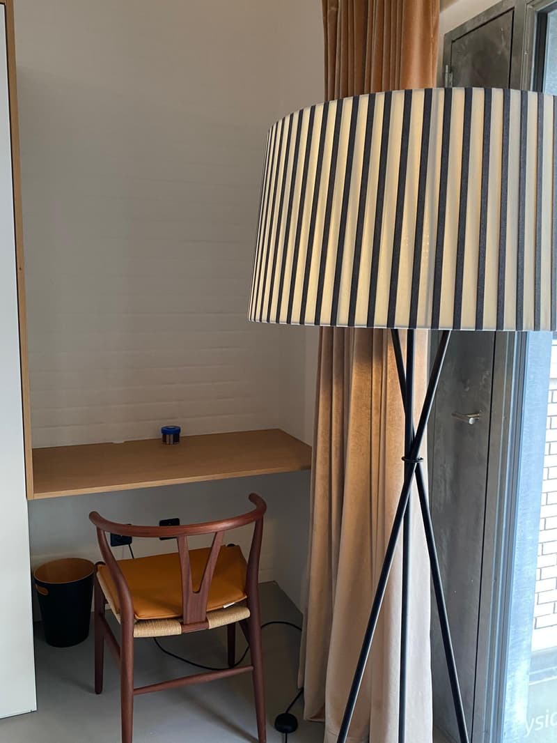 Loft arredato con stile unico in un edificio storico (11)