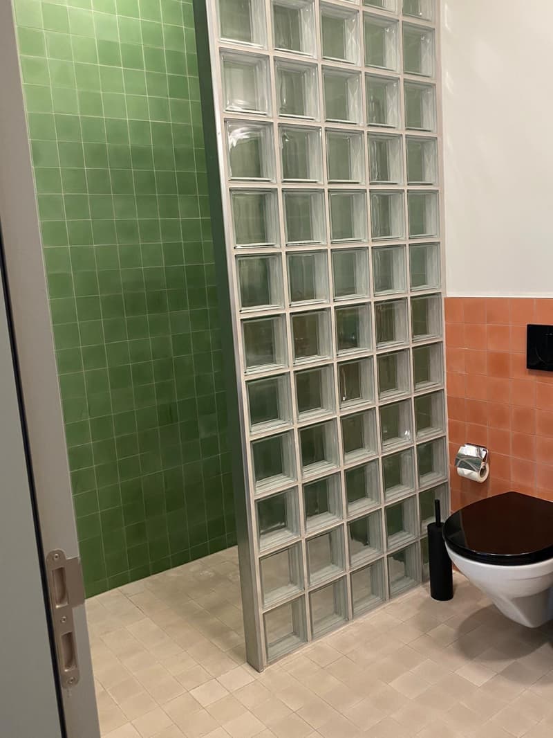 Loft arredato con stile unico in un edificio storico (15)