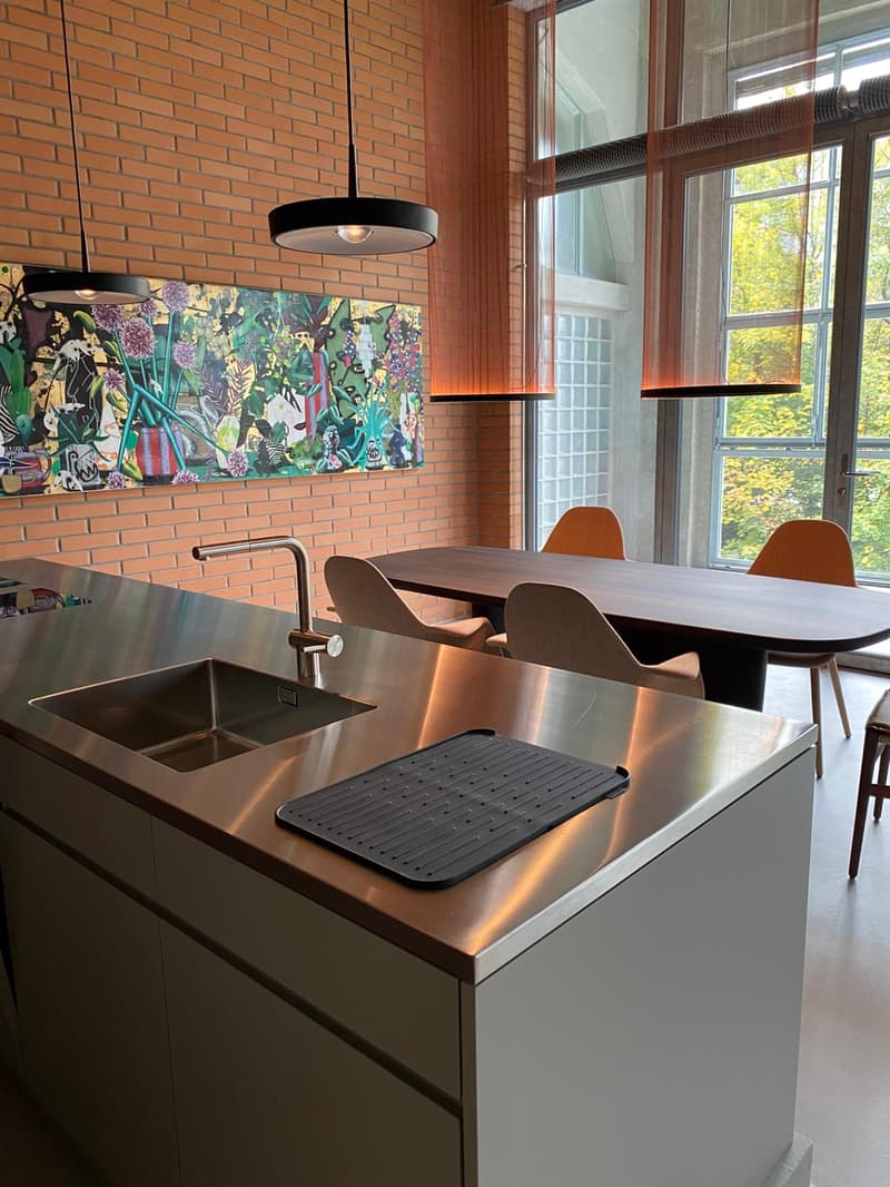 Loft arredato con stile unico in un edificio storico (3)