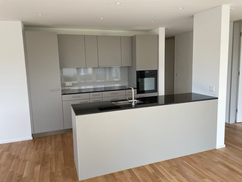 top-moderne 2 1/2-Zimmerwohnung mit Gartensitzplatz! (2)