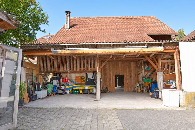 Hinterhof mit Carport