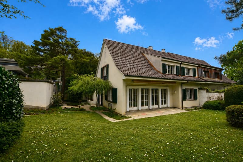 Landhaus-Unikat mit weitläufigem Garten und idyllischem Naturteich (5)