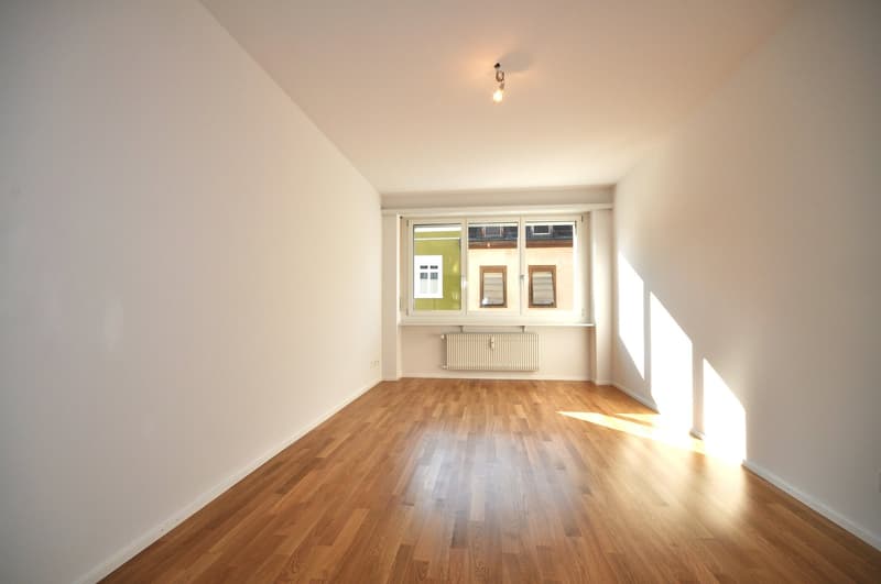 Stilvolle 2-Zimmer-Wohnung mit Balkon an zentraler Lage sucht Nachmieter (2)