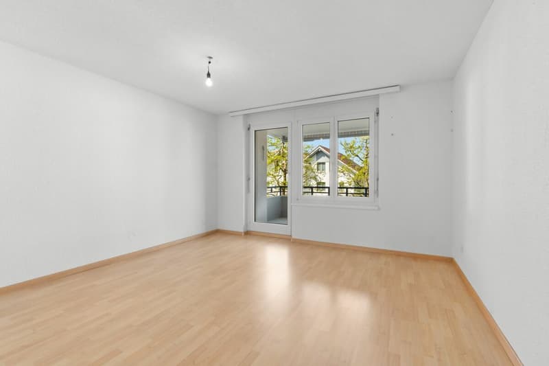 Helle 3.5 Zimmer-Wohnung mit sonnigem Balkon und Blick ins Grüne (7)