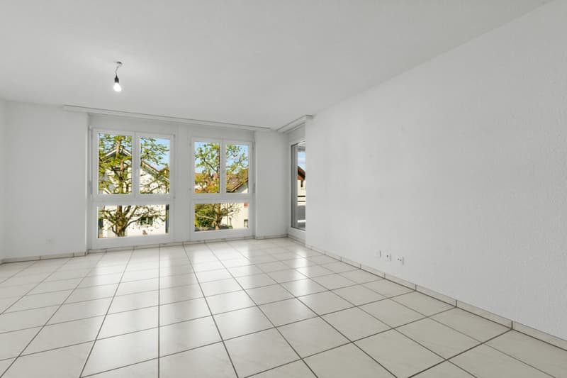 Helle 3.5 Zimmer-Wohnung mit sonnigem Balkon und Blick ins Grüne (3)
