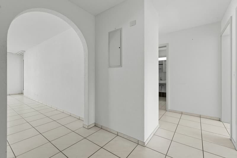 Helle 3.5 Zimmer-Wohnung mit sonnigem Balkon und Blick ins Grüne (4)