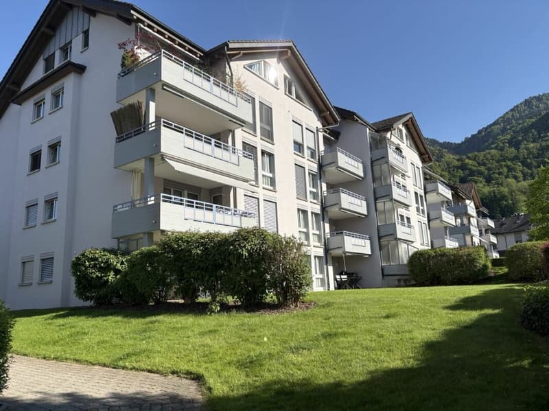 Helle 3.5 Zimmer-Wohnung mit sonnigem Balkon und Blick ins Grüne (1)