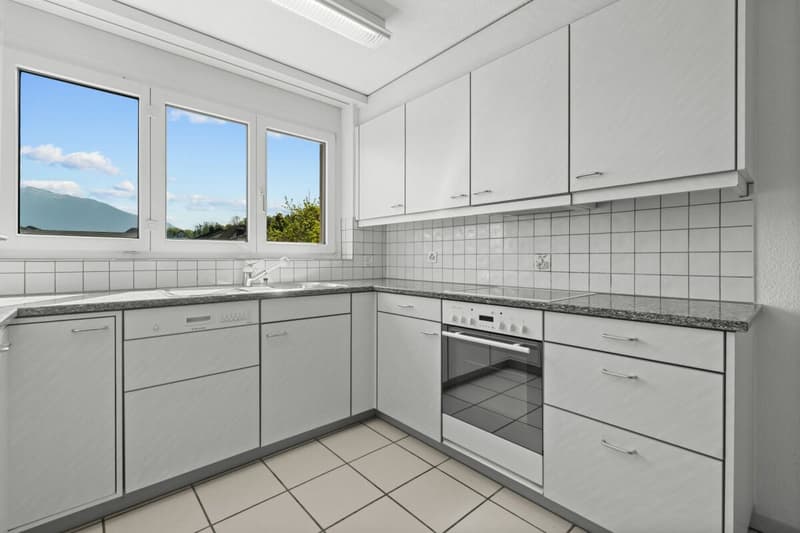 Helle 3.5 Zimmer-Wohnung mit sonnigem Balkon und Blick ins Grüne (5)