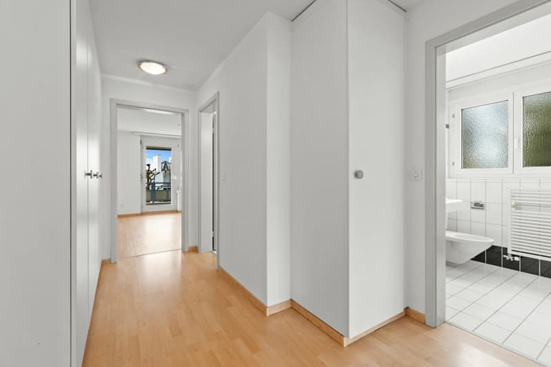 Helle und grosszügige 4.5 Zimmer-Gartenwohnung im Grünen (4)