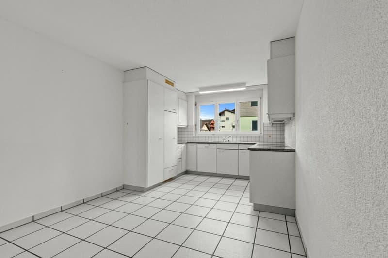Helle und grosszügige 4.5 Zimmer-Gartenwohnung im Grünen (2)