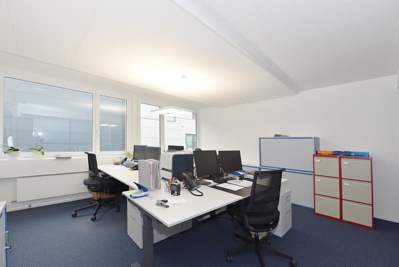 Büro mit Mobiliar