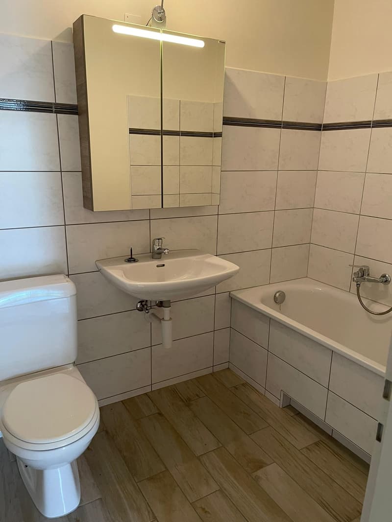 Moderne 3-Zimmerwohnung mit 2 Balkonen in Brügg / Appartement moderne de 3 pièces à Brügg (3)