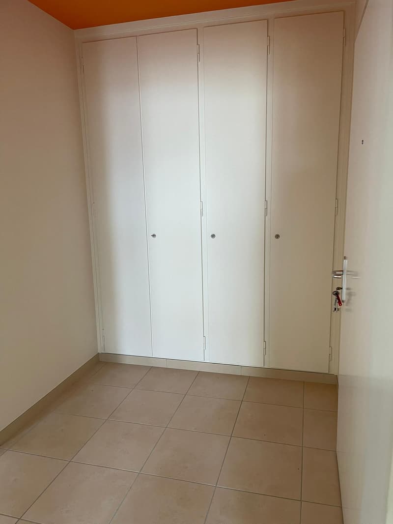 Moderne 3-Zimmerwohnung mit 2 Balkonen in Brügg / Appartement moderne de 3 pièces à Brügg (6)