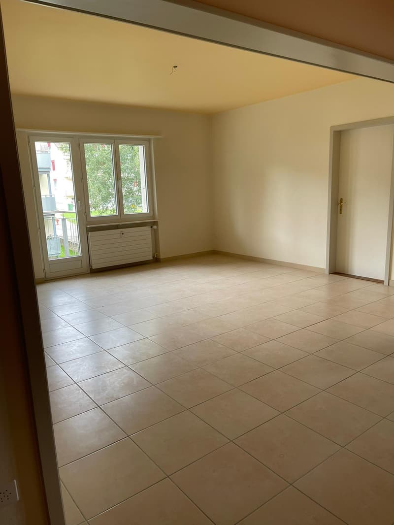 Moderne 3-Zimmerwohnung mit 2 Balkonen in Brügg / Appartement moderne de 3 pièces à Brügg (1)
