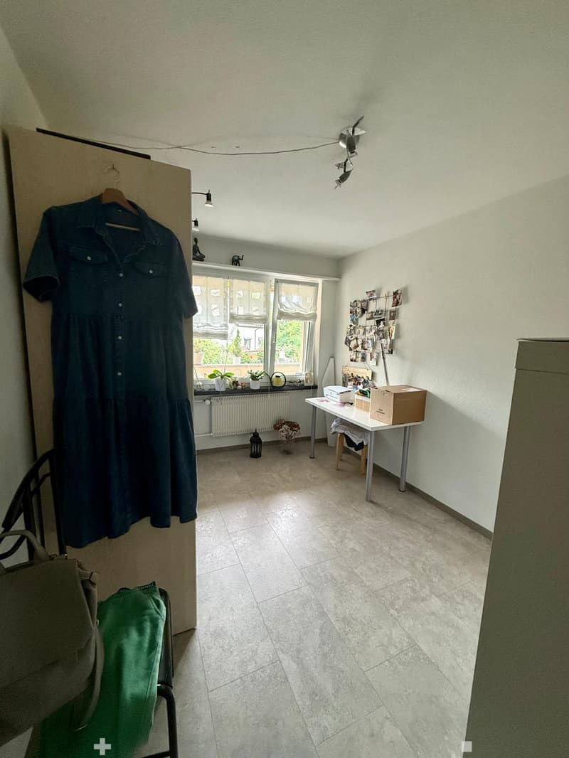 4-Zimmerwohnung im Hochparterre an ruhiger Lage - App. de 4 pièces au rez-de-chaussée surélevé (6)