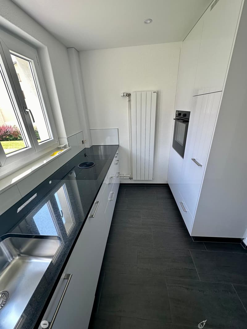 Renovierte 3-Zimmerwohnung mit Mansarde / Appartement rénovée de 3 pièces avec mansarde (4)