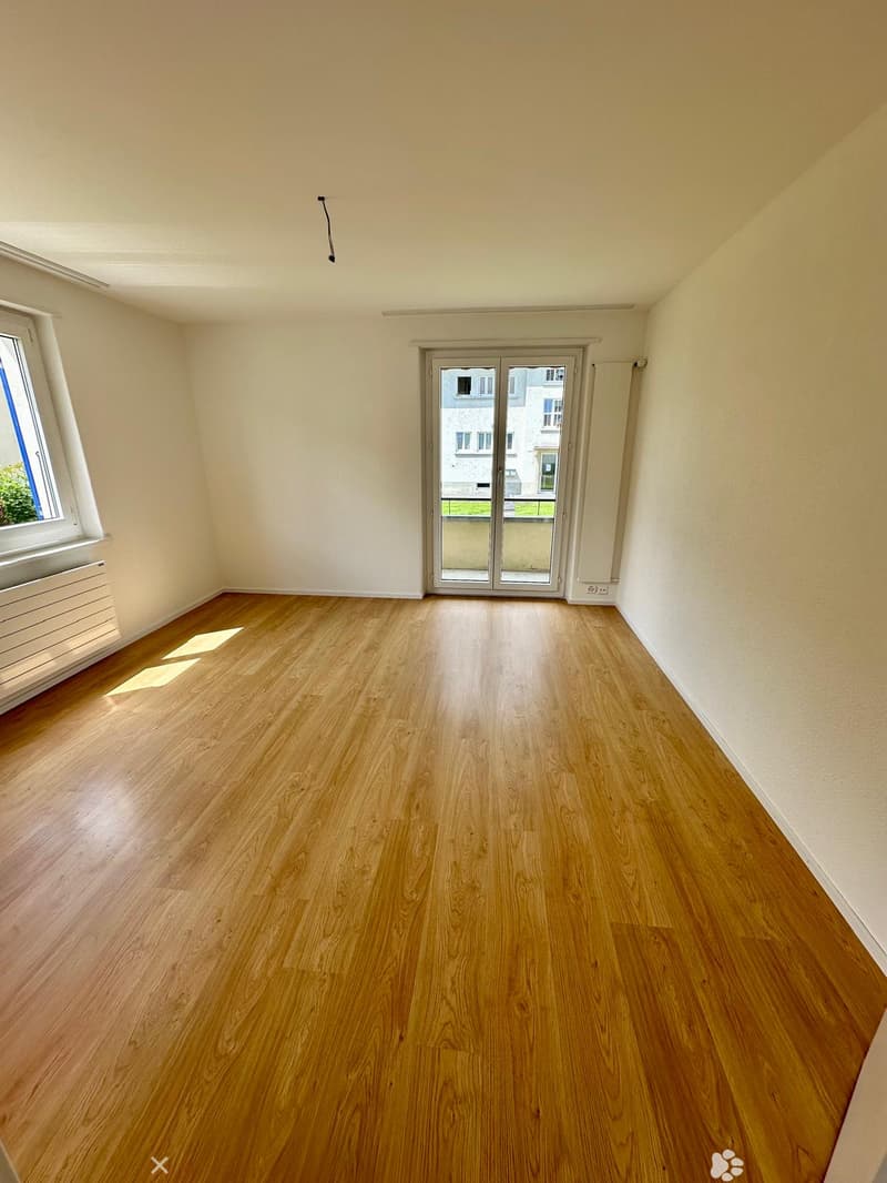 Renovierte 3-Zimmerwohnung mit Mansarde / Appartement rénovée de 3 pièces avec mansarde (2)