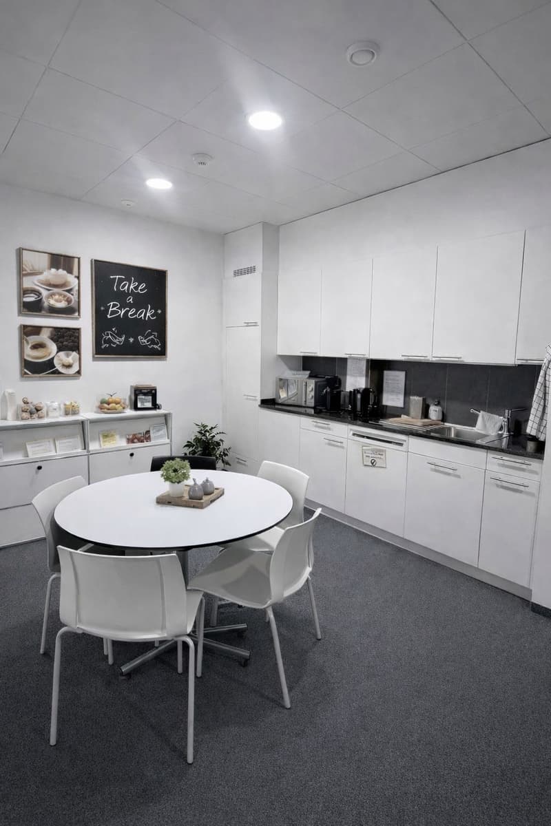 Bureau moderne et lumineux (nettoyage, électricité et frais annexes inclus) à louer dans un emplacement idéal (3)