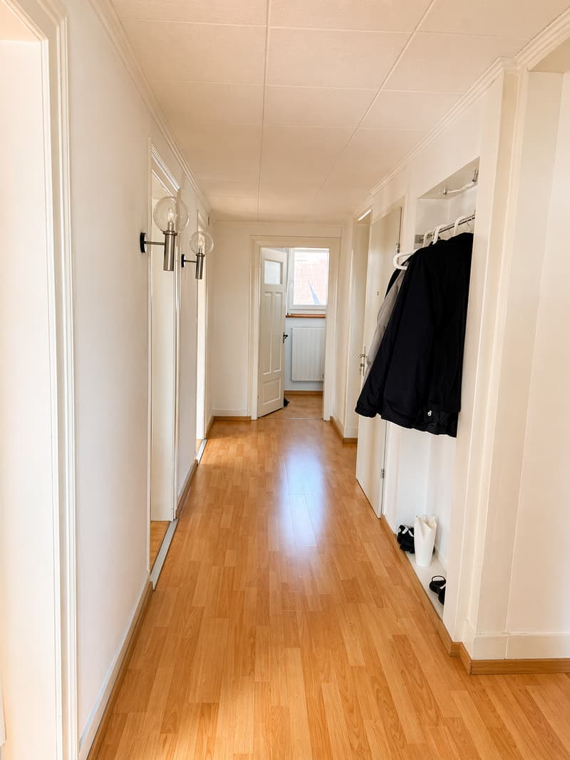 Charmante 4-Zimmer-Dachwohnung mit Balkon in St. Gallen auch geeignet als WG für Uni Studenten (4)