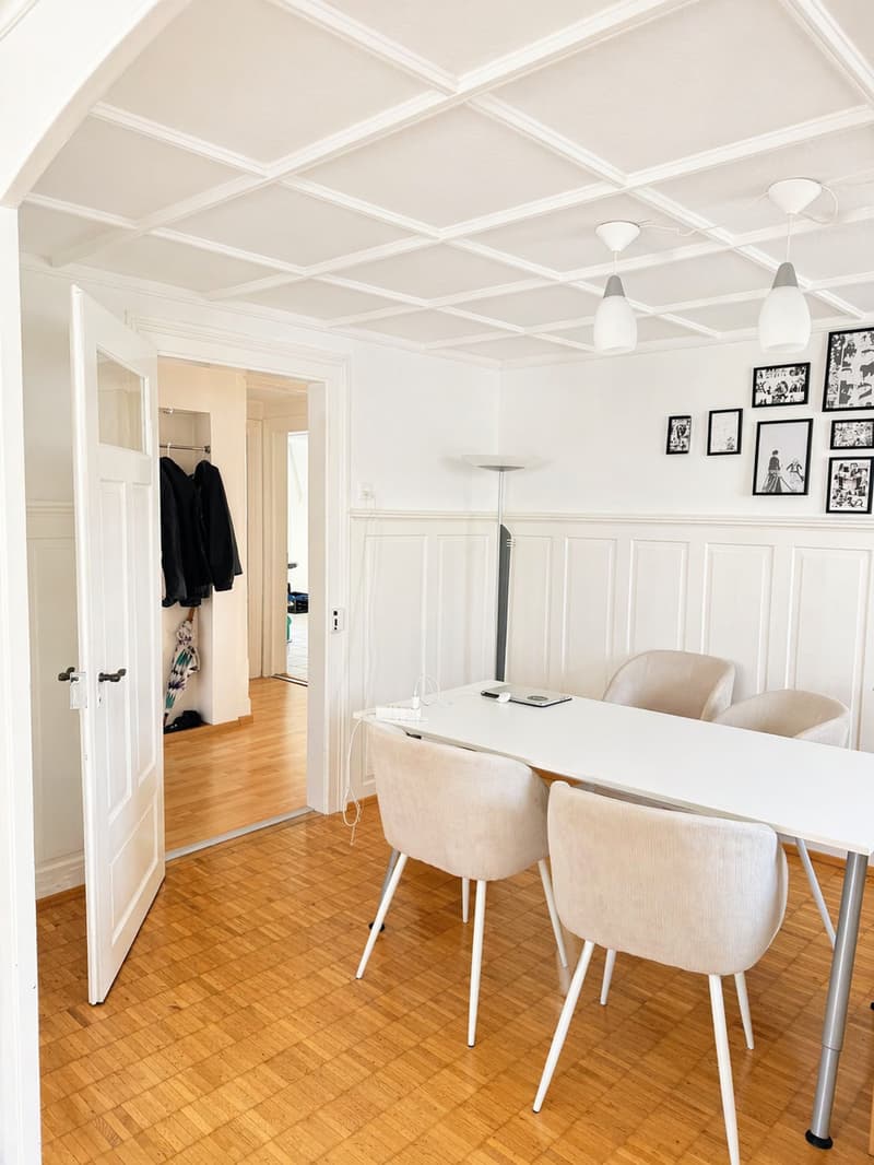 Charmante 4-Zimmer-Dachwohnung mit Balkon in St. Gallen auch geeignet als WG für Uni Studenten (2)