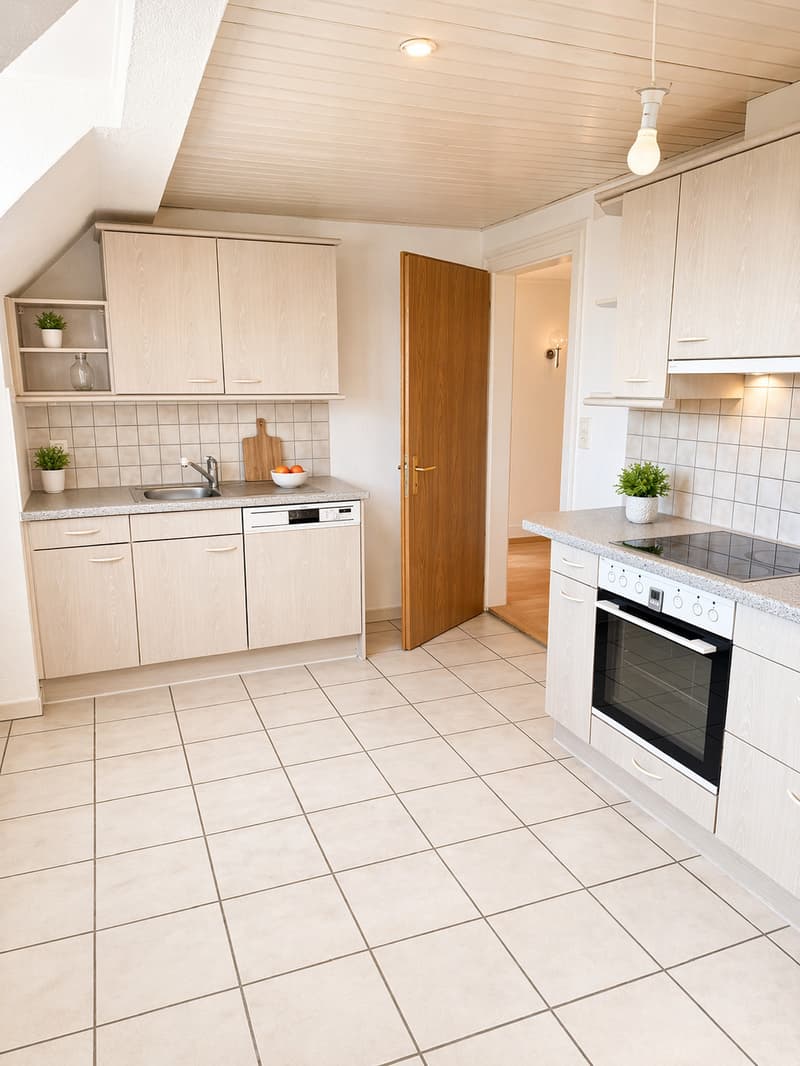 Charmante 4-Zimmer-Dachwohnung mit Balkon in St. Gallen auch geeignet als WG für Uni Studenten (5)