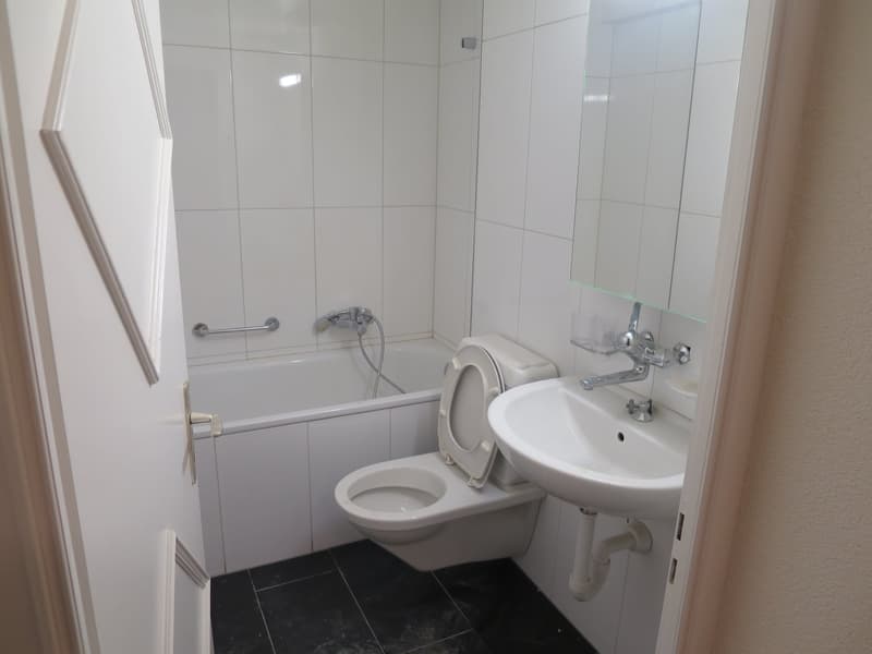 Charmante 2.5-Zimmer-Wohnung mit Balkon im Altbau – Herisau (7)