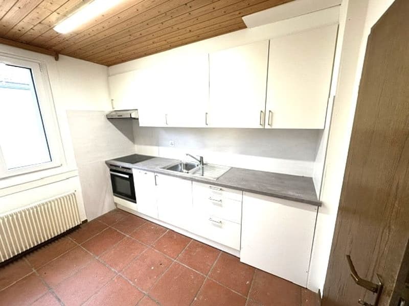 Charmante 3-Zimmer-Altbauwohnung mit schöner Aussicht in St. Gallen (3)
