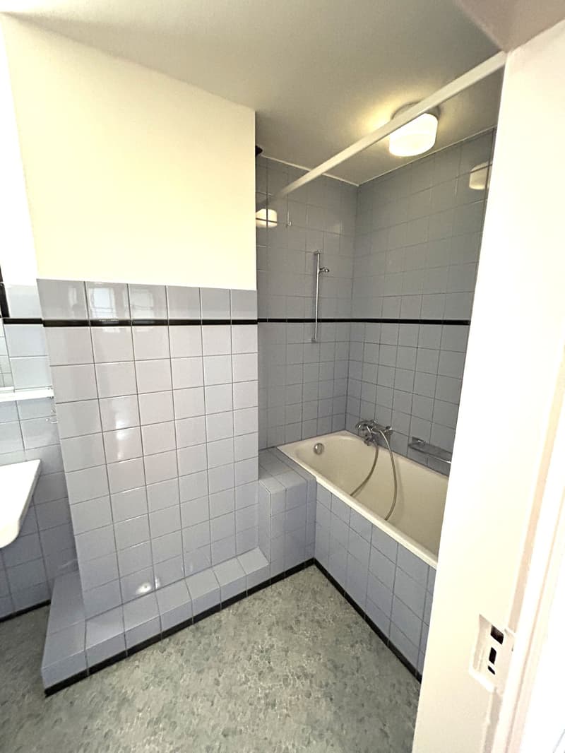 Charmante 5.5-Zimmer-Dachwohnung in St. Gallen – Altbau mit Balkon (8)