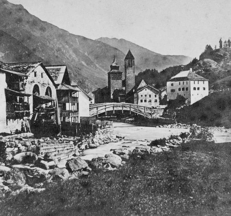 historische Aufnahme mit Holzbrücke nach Surpunt