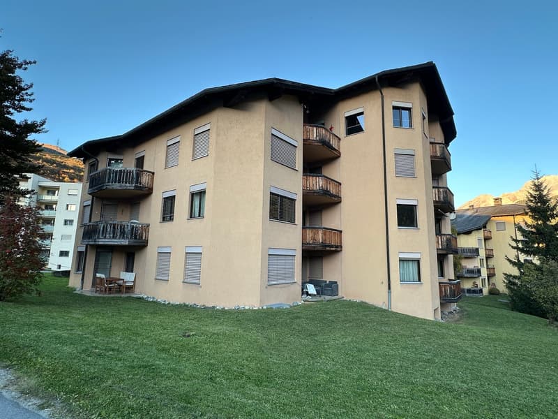 Charmante 2.5-Zimmer-Wohnung mit Balkon in Scuol (1)