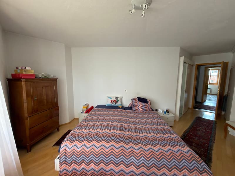 Geräumige 6.5-Zimmer-Maisonette-Wohnung mit Bergblick in Scuol (9)