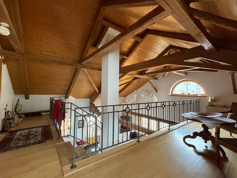 Geräumige 6.5-Zimmer-Maisonette-Wohnung mit Bergblick in Scuol (1)