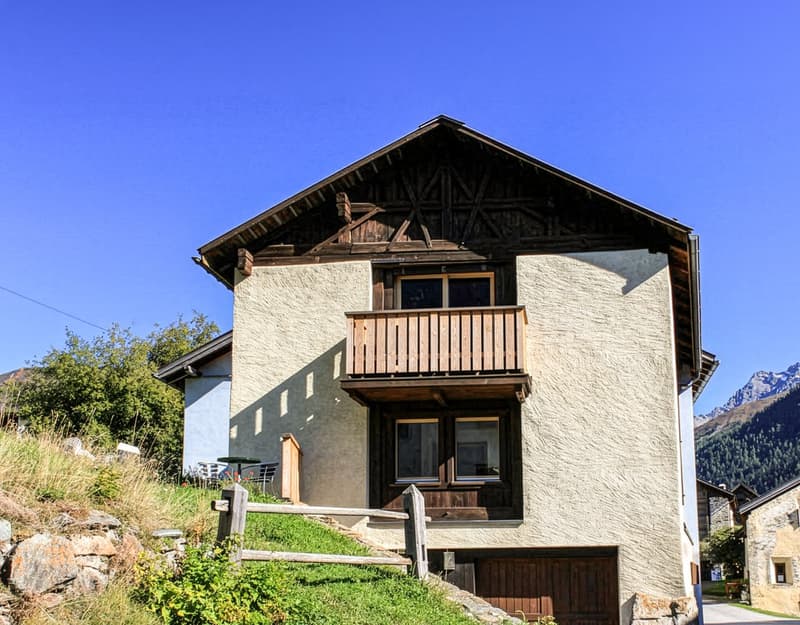 Charmantes Mehrfamilienhaus, Zweitwohnungen, in Guarda (1)